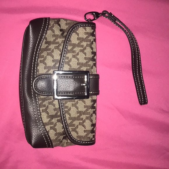 NEW YORK AND COMPANY WRISTLET - Picture 1 of 3